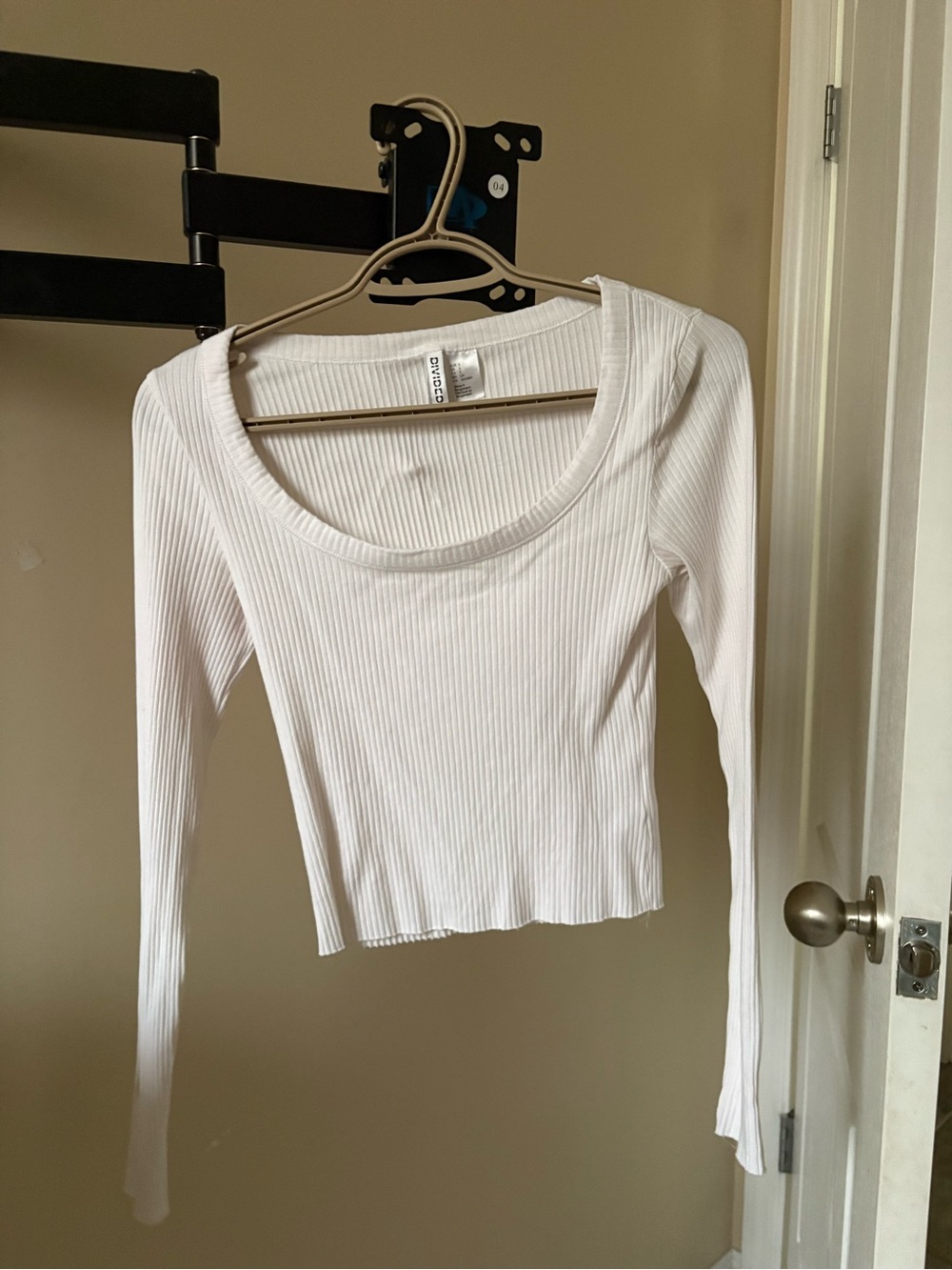 White Ribbed Scoop Neck Long-Sleeve Top